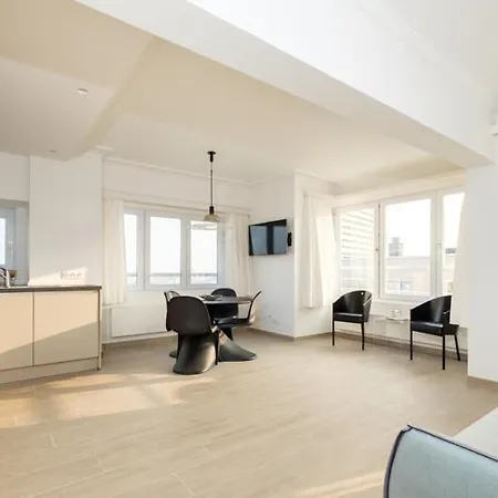 Les Dauphins 10c Apartment *